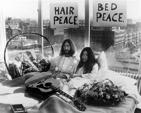 yoko ono naked|John Lennon and Yoko Ono: three vintage prints taken by John。